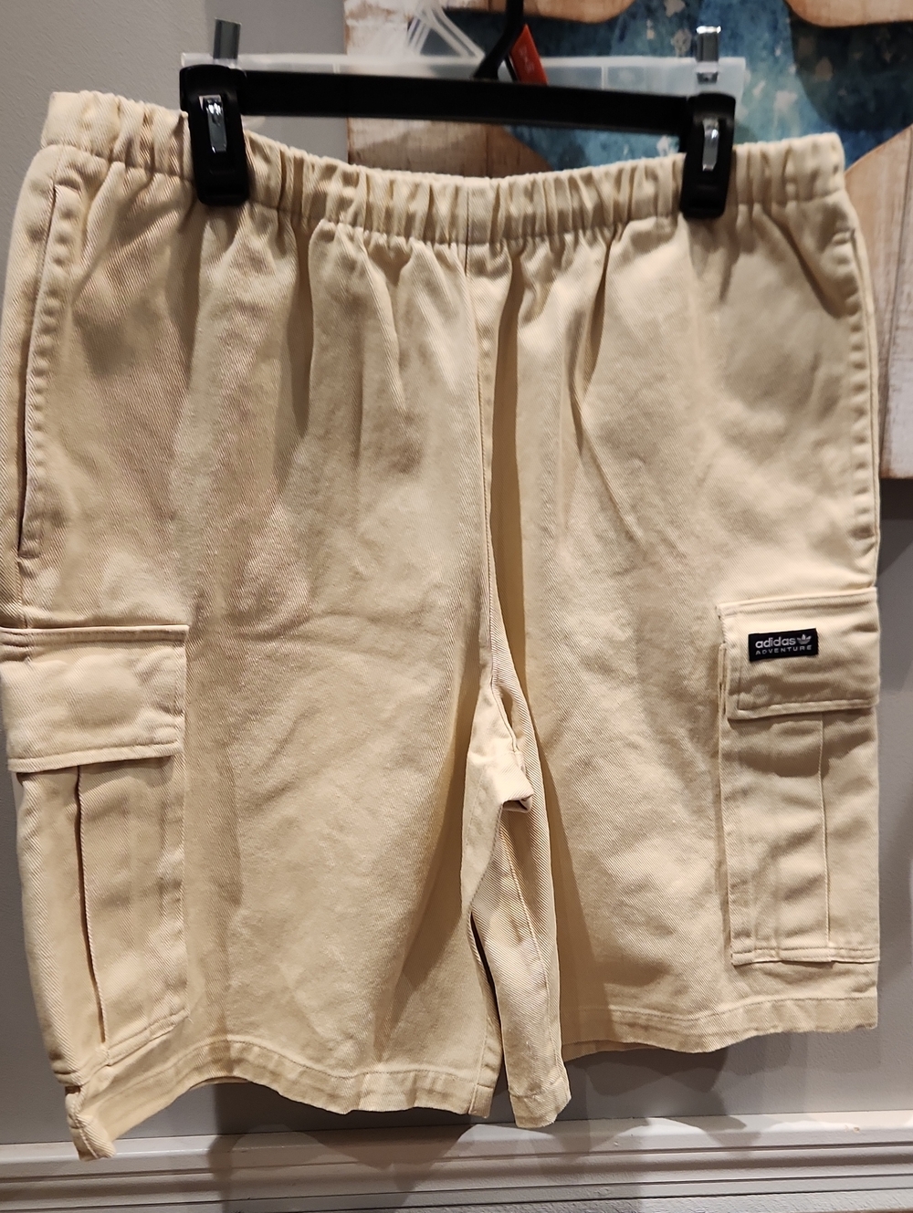 EUC Adidas Adventure Men’s Cream Cargo Shorts with Elastic Waist SZ L